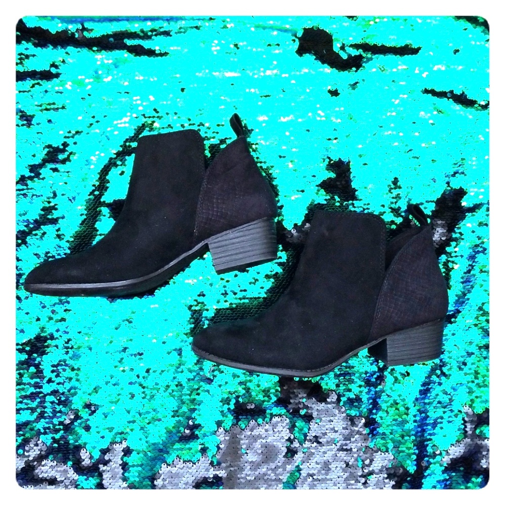 NWOT Black booties